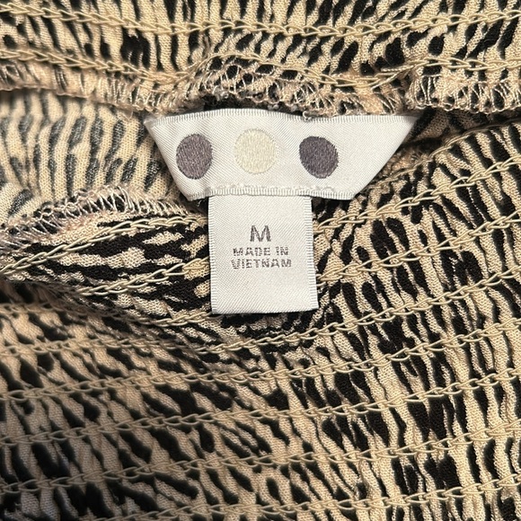 Womens pull on shorts size medium. - Picture 3 of 5